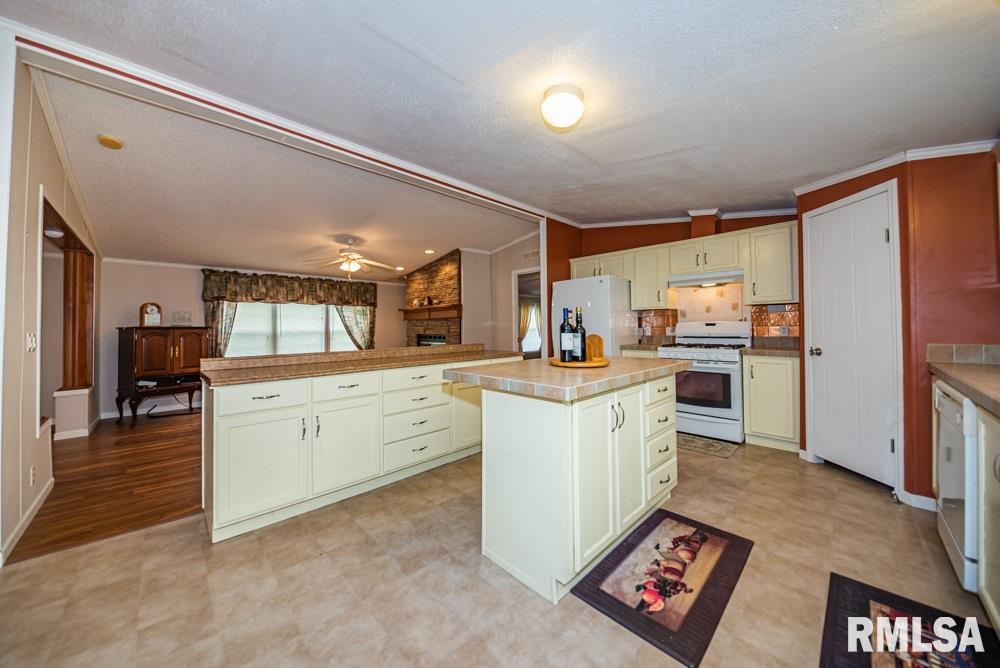 2225 South Thompsonville Road Thompsonville, IL 62890 - Photo 17 of 42 Gallery Image 17