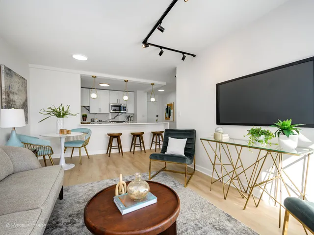 $299,990 | 5455 North Sheridan Road, Unit 1904, Chicago, IL 60640