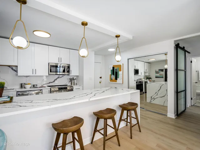 $299,990 | 5455 North Sheridan Road, Unit 1904, Chicago, IL 60640