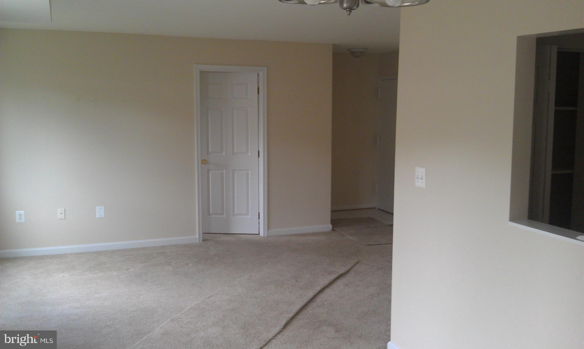 3840 Bel Pre Road, Unit 9131 Silver Spring, MD 20906 - Photo 8 of 22 Living Room
