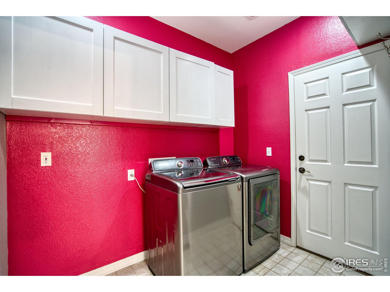 4944 Dakota Boulevard Boulder, CO 80304 - Photo 16 of 40 a utility room with stainless steel appliances kitchen island granite countertop furniture and wooden floor