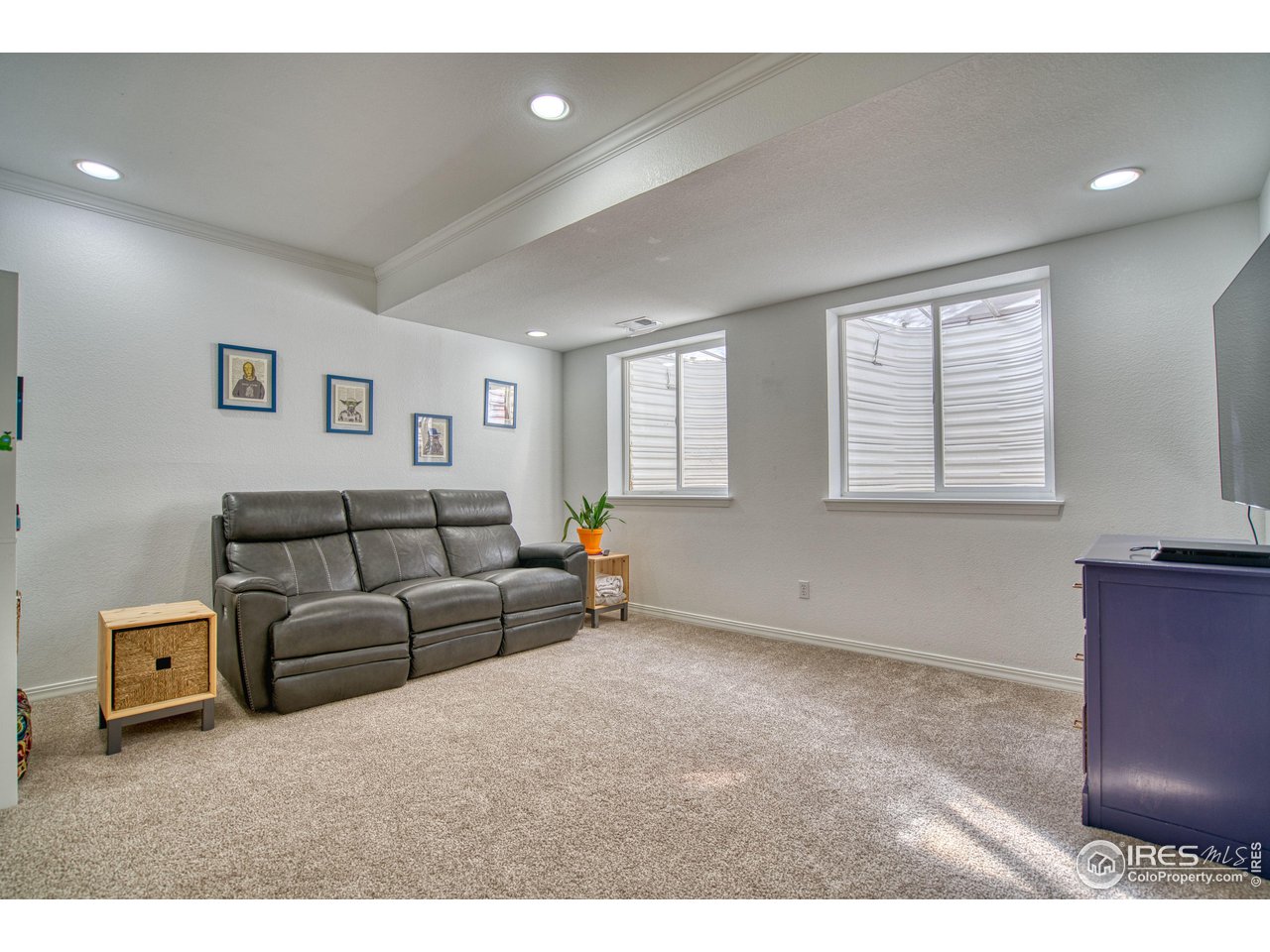 4944 Dakota Boulevard Boulder, CO 80304 - Photo 30 of 40 a living room with furniture and a window