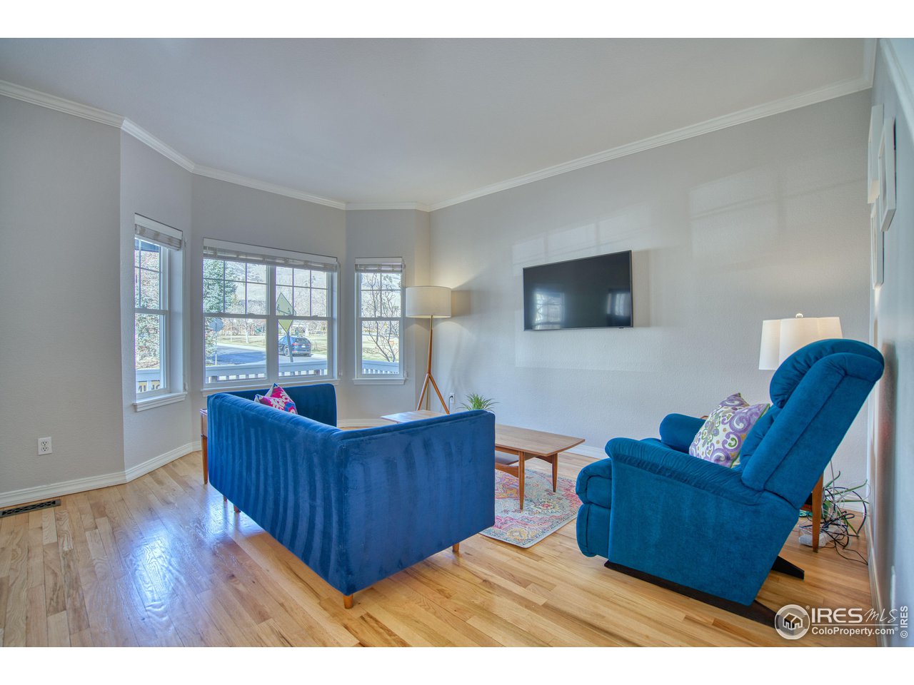 4944 Dakota Boulevard Boulder, CO 80304 - Photo 10 of 40 a living room with furniture and a flat screen tv