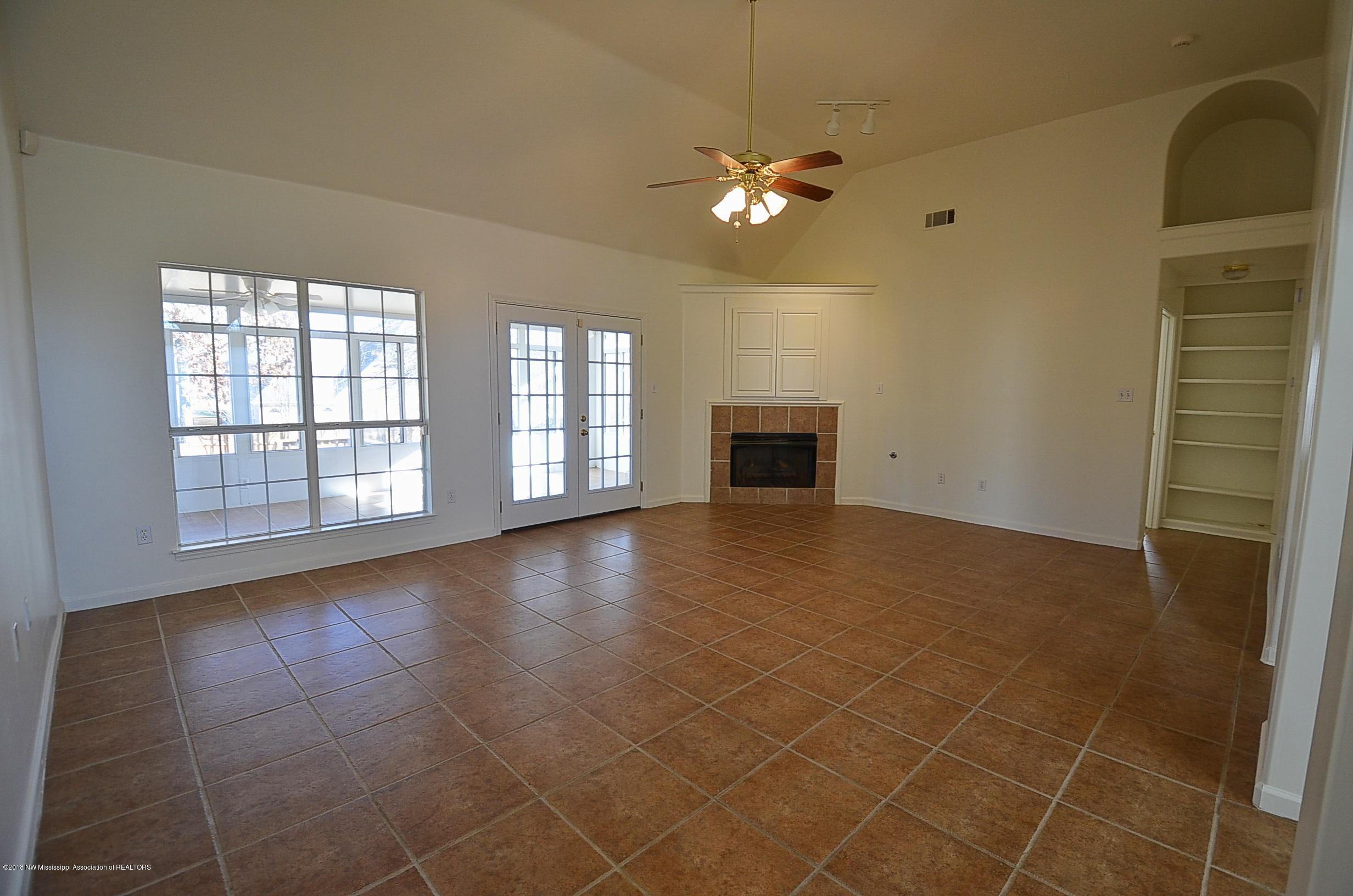 1930 Austin Road Horn Lake, MS 38637 - Photo 5 of 22 Great room