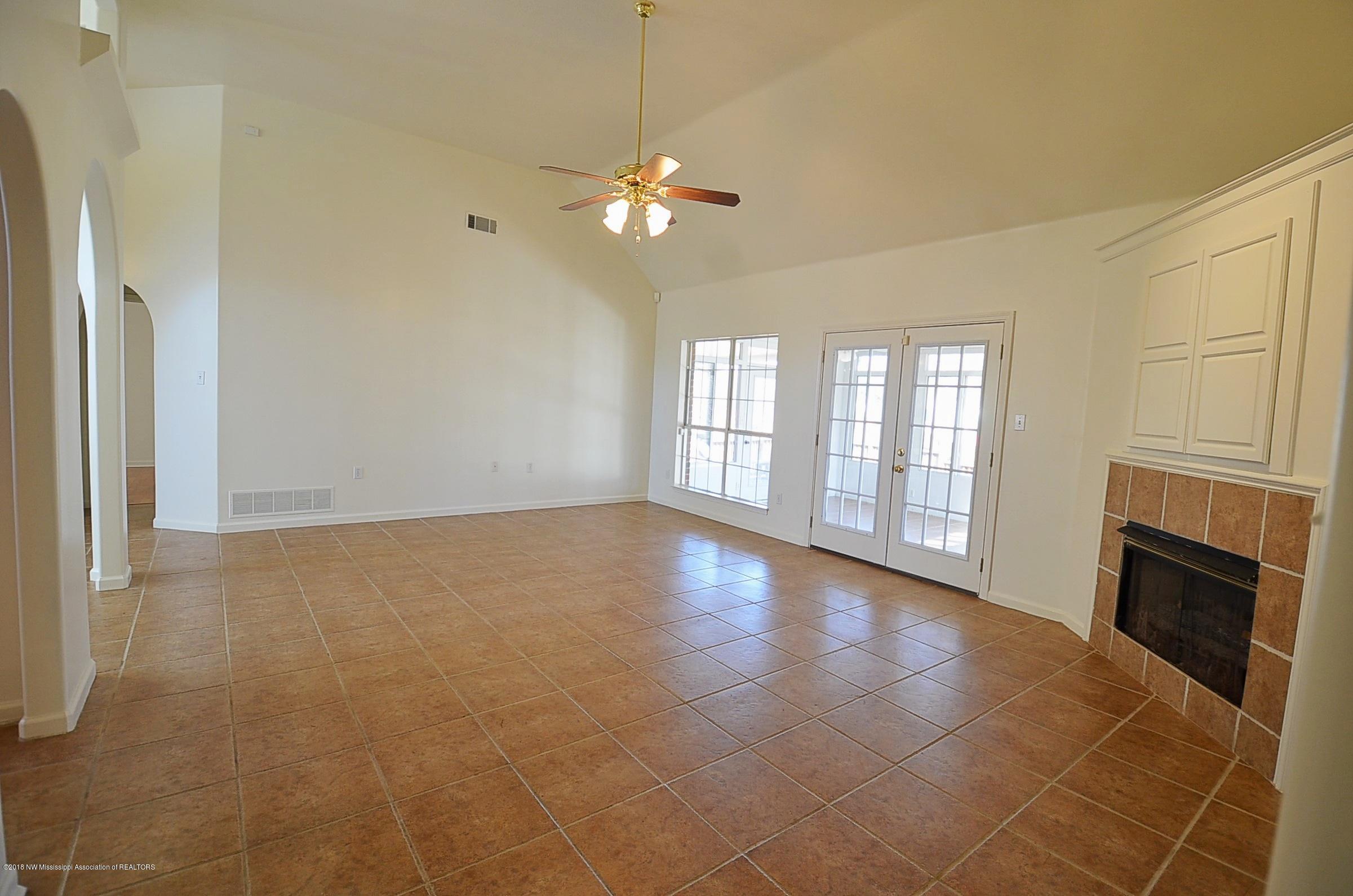 1930 Austin Road Horn Lake, MS 38637 - Photo 6 of 22 Great room1