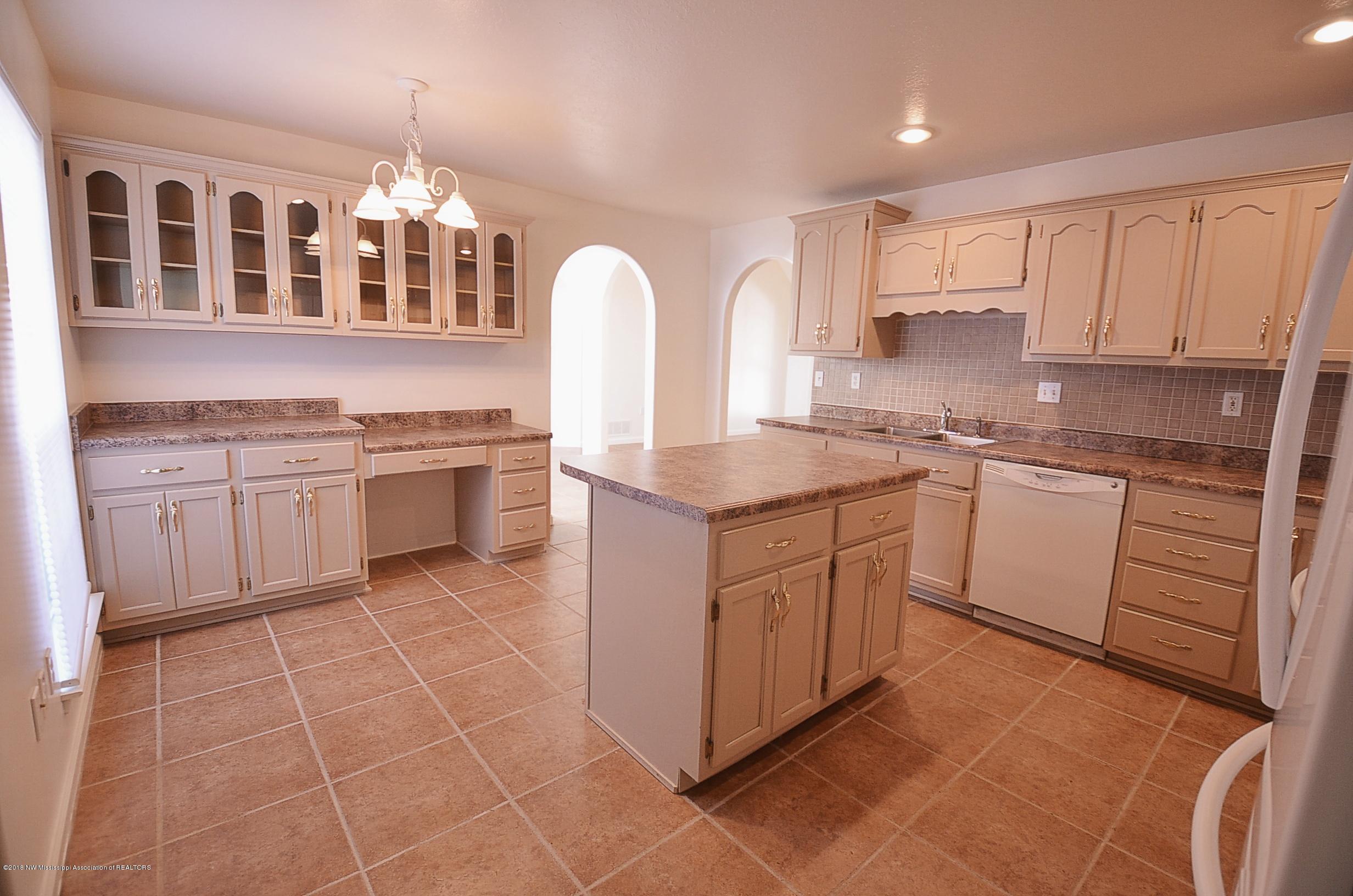 1930 Austin Road Horn Lake, MS 38637 - Photo 8 of 22 Kitchen
