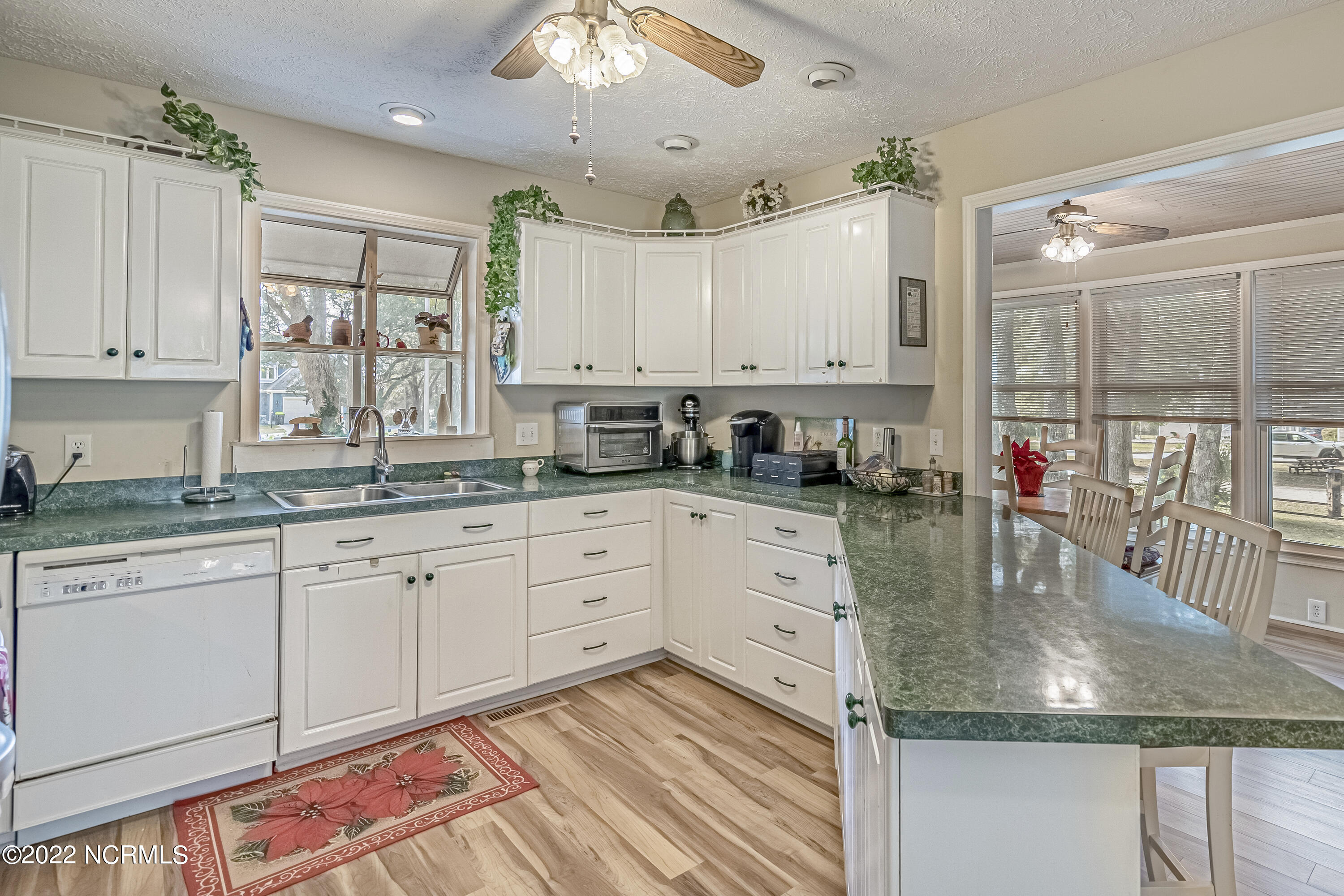 6824 Roberta Road Southwest Ocean Isle Beach, NC 28469 - Photo 11 of 37 Kitchen