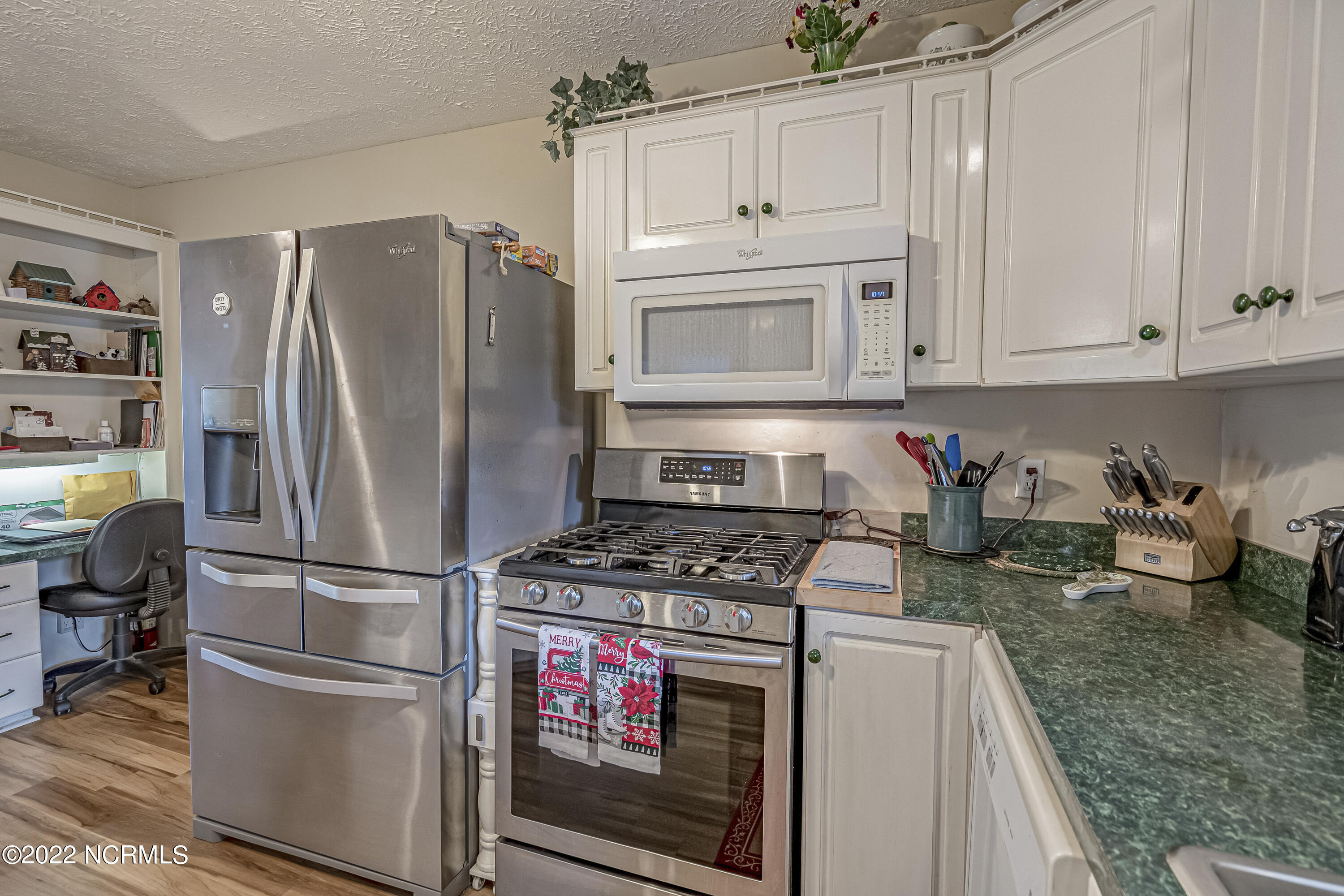 6824 Roberta Road Southwest Ocean Isle Beach, NC 28469 - Photo 13 of 37 Kitchen