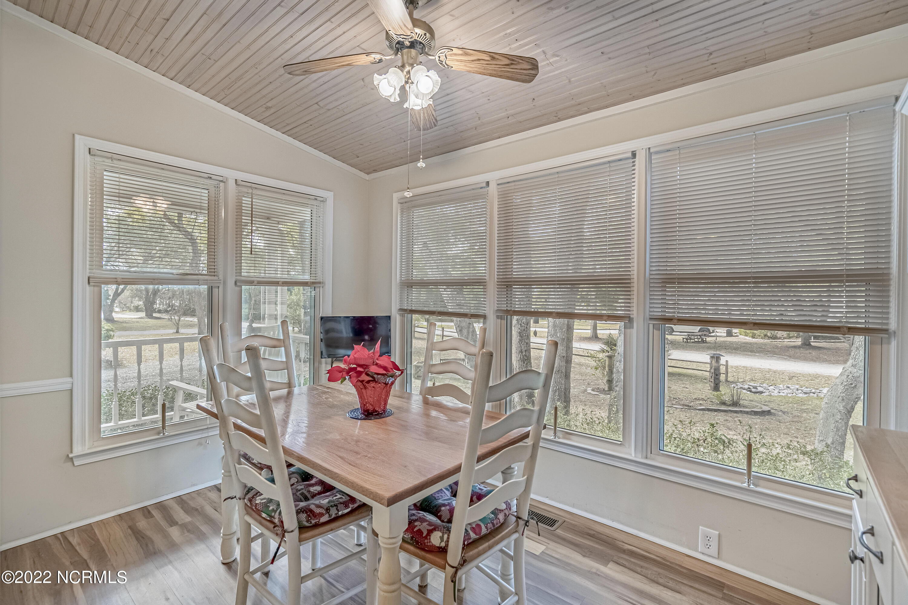 6824 Roberta Road Southwest Ocean Isle Beach, NC 28469 - Photo 17 of 37 Flex Room/Breakfast Nook