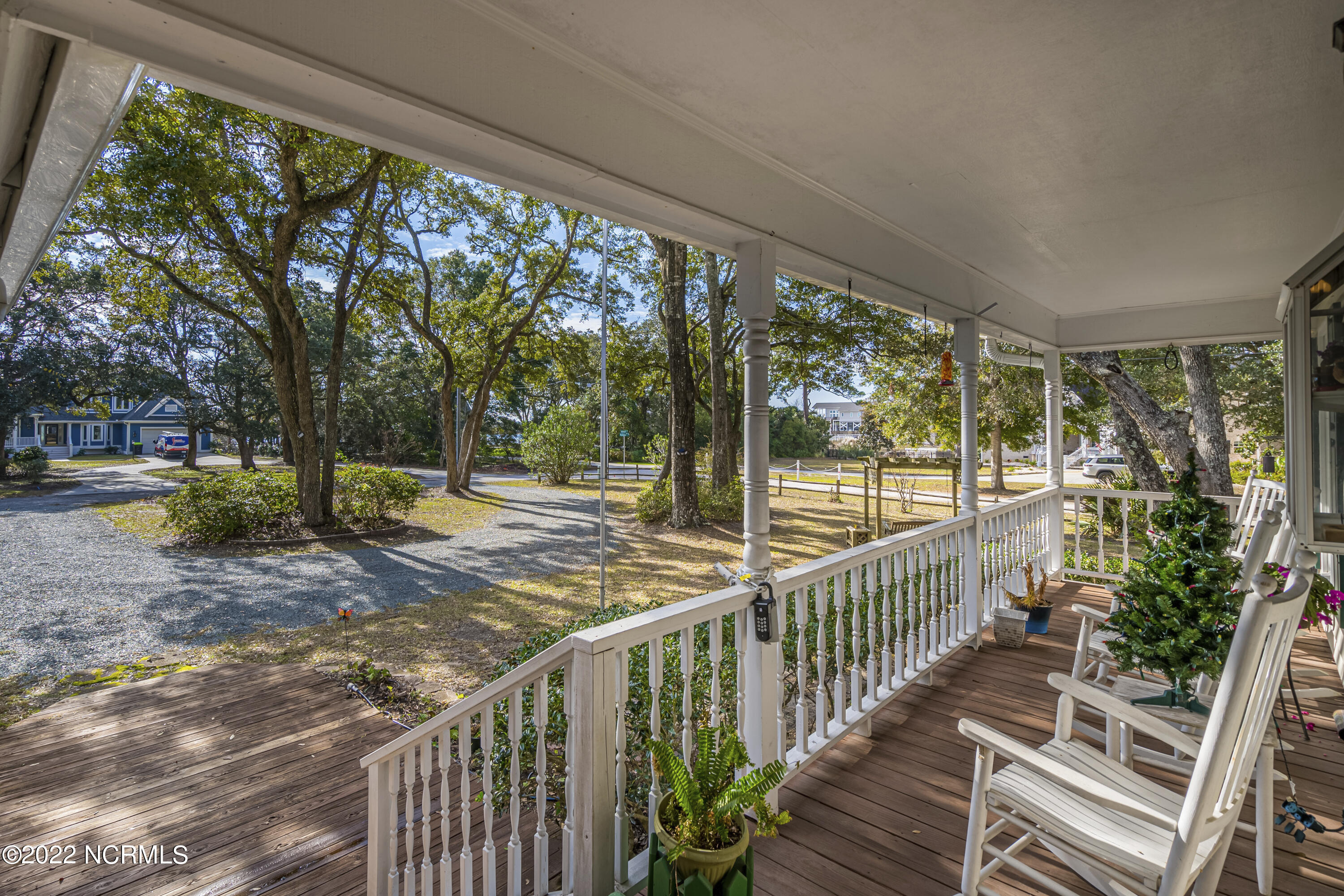 6824 Roberta Road Southwest Ocean Isle Beach, NC 28469 - Photo 2 of 37 Covered Front Porch