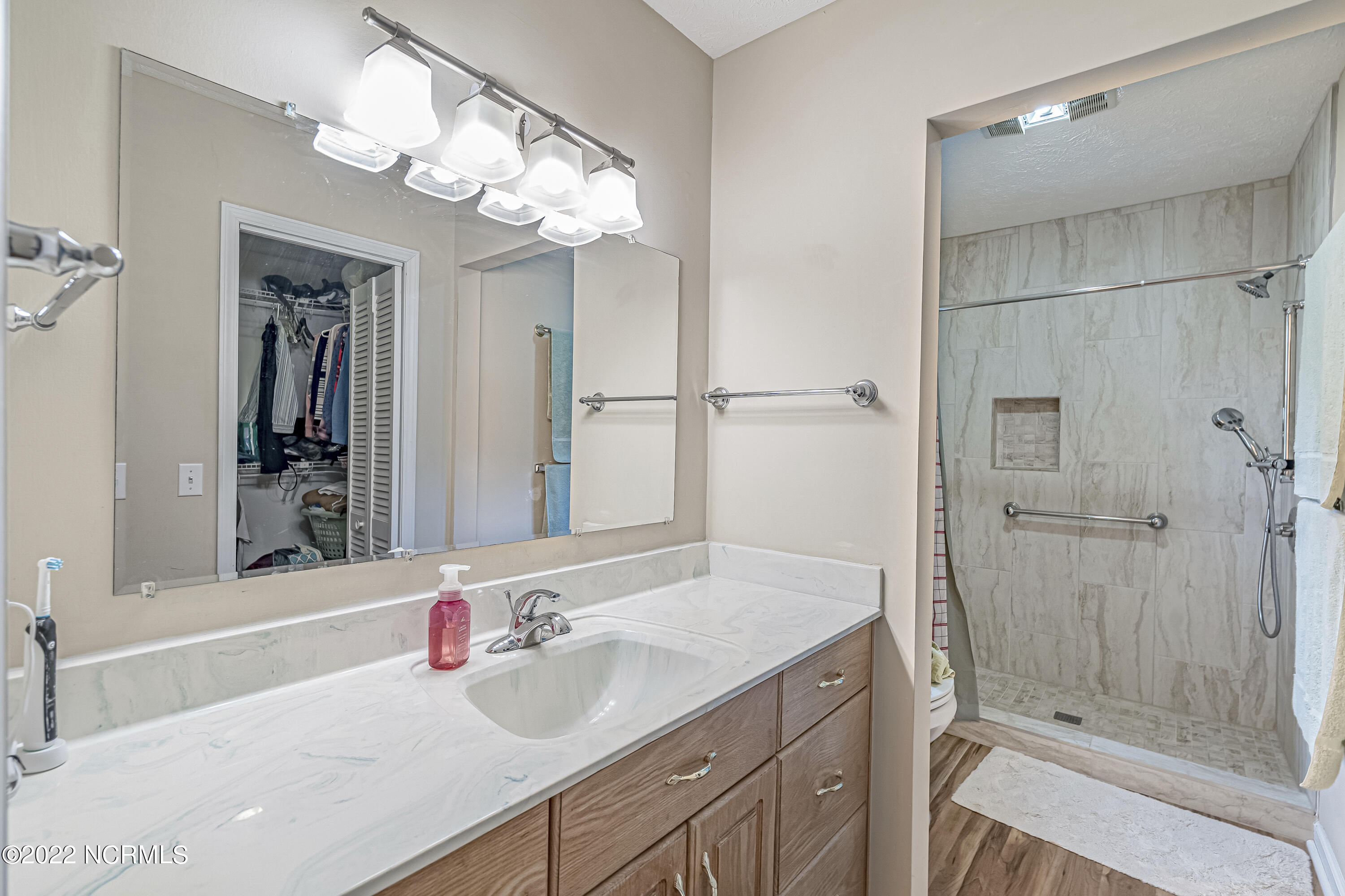 6824 Roberta Road Southwest Ocean Isle Beach, NC 28469 - Photo 21 of 37 Owner's Bathroom