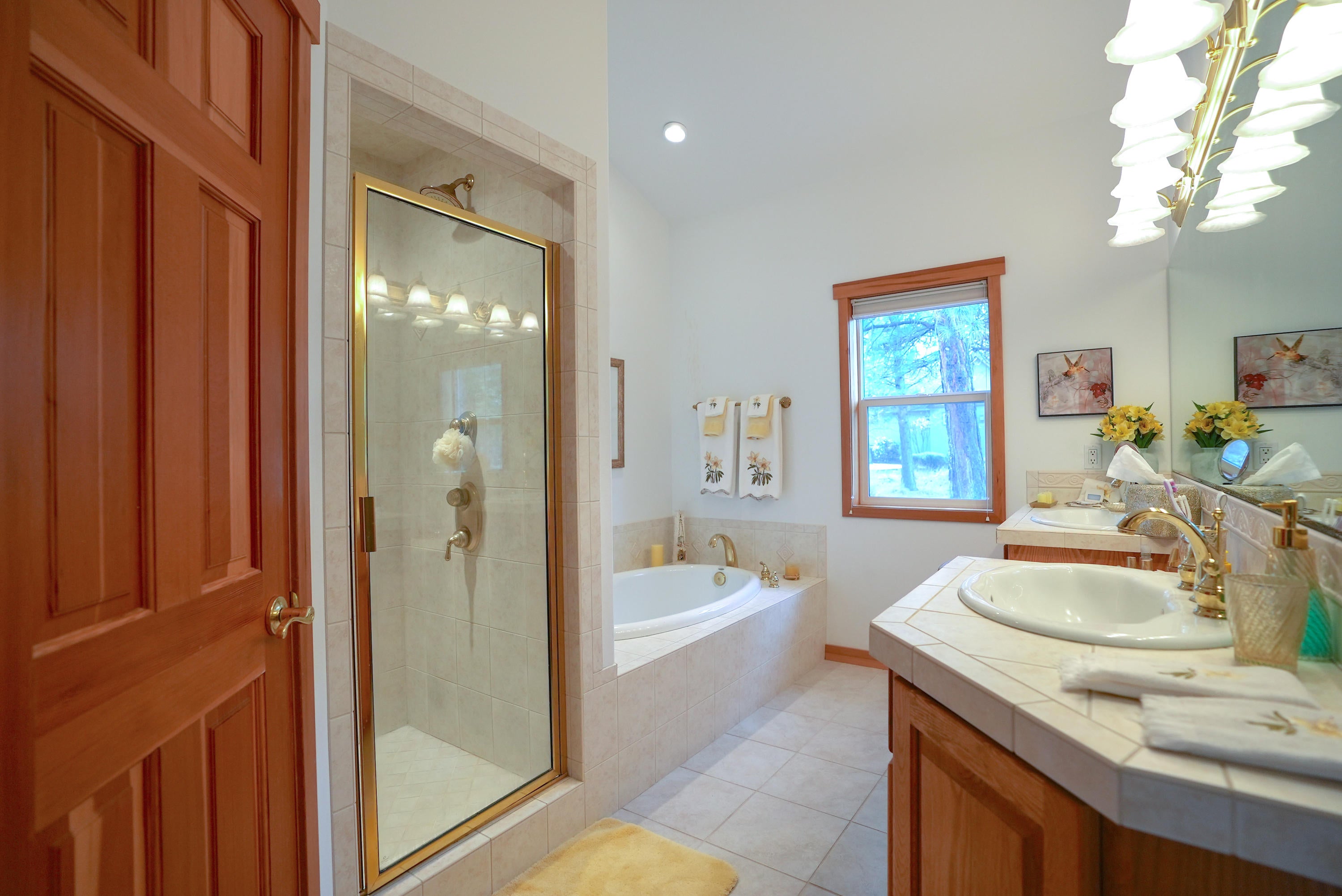 60709 Golf Village Loop Bend, OR 97702 - Photo 28 of 45 Master bathroom - tile shower