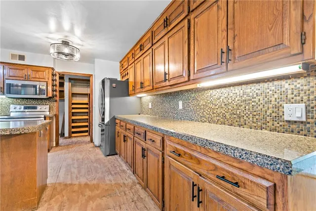 $499,000 | 8280 West 117th Street, Overland Park, KS 66210