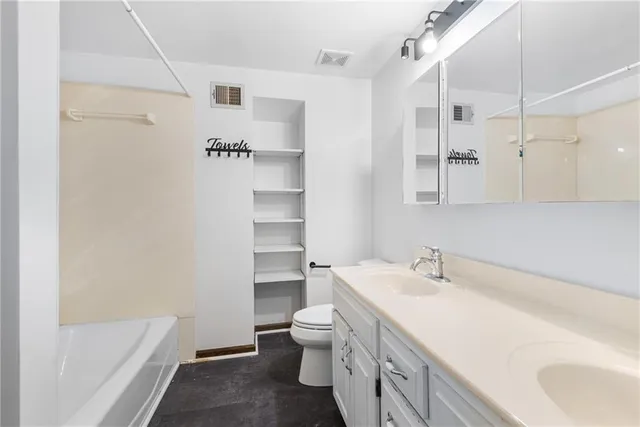 $499,000 | 8280 West 117th Street, Overland Park, KS 66210