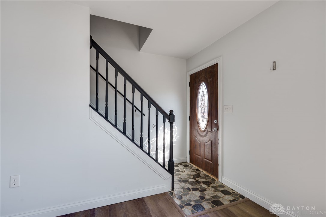 185 Woods Road Springboro, OH 45066 - Photo 4 of 27 Gallery Image 4