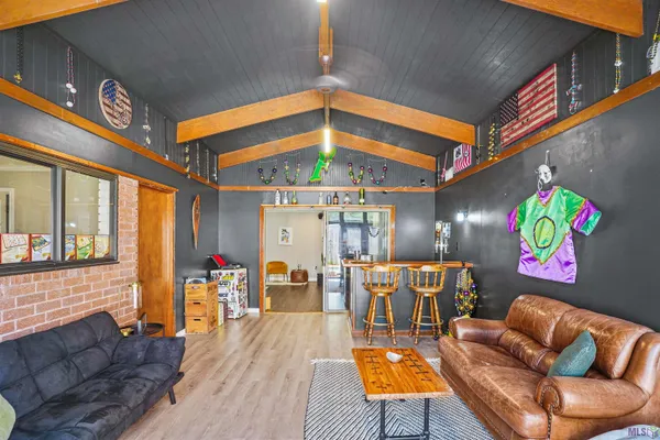 $350,000 | 1402 Levee Drive, Houma, LA 70360