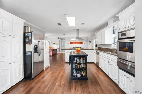 $350,000 | 1402 Levee Drive, Houma, LA 70360