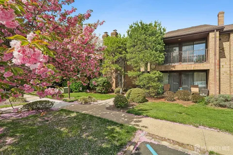 $399,900 | 254 Willowbrook Drive, North Brunswick, NJ 08902