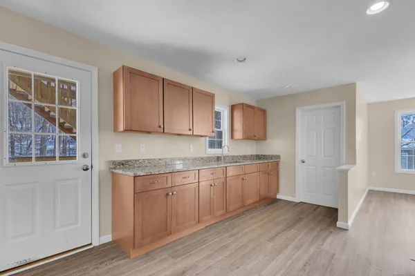 $1,900 | 8-10 Rimmondale Street, Seymour, CT 06483