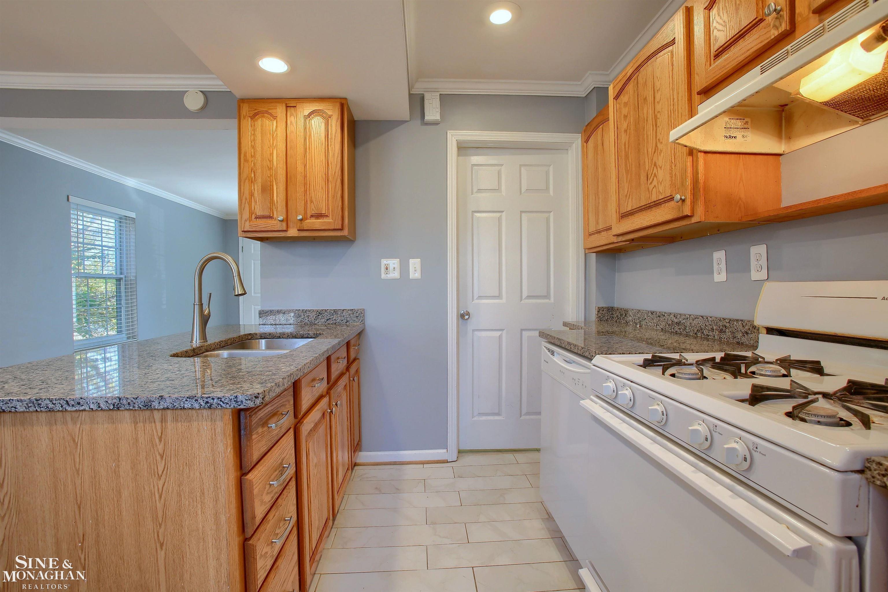 22959 Allen Road St. Clair Shores, MI 48080 - Photo 7 of 27