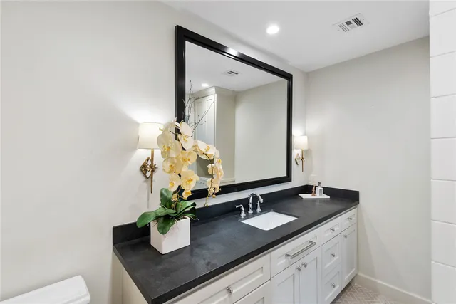 $3,600 | 3139 Bissonnet Street, Houston, TX 77005