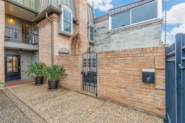 $3,600 | 3139 Bissonnet Street, Houston, TX 77005