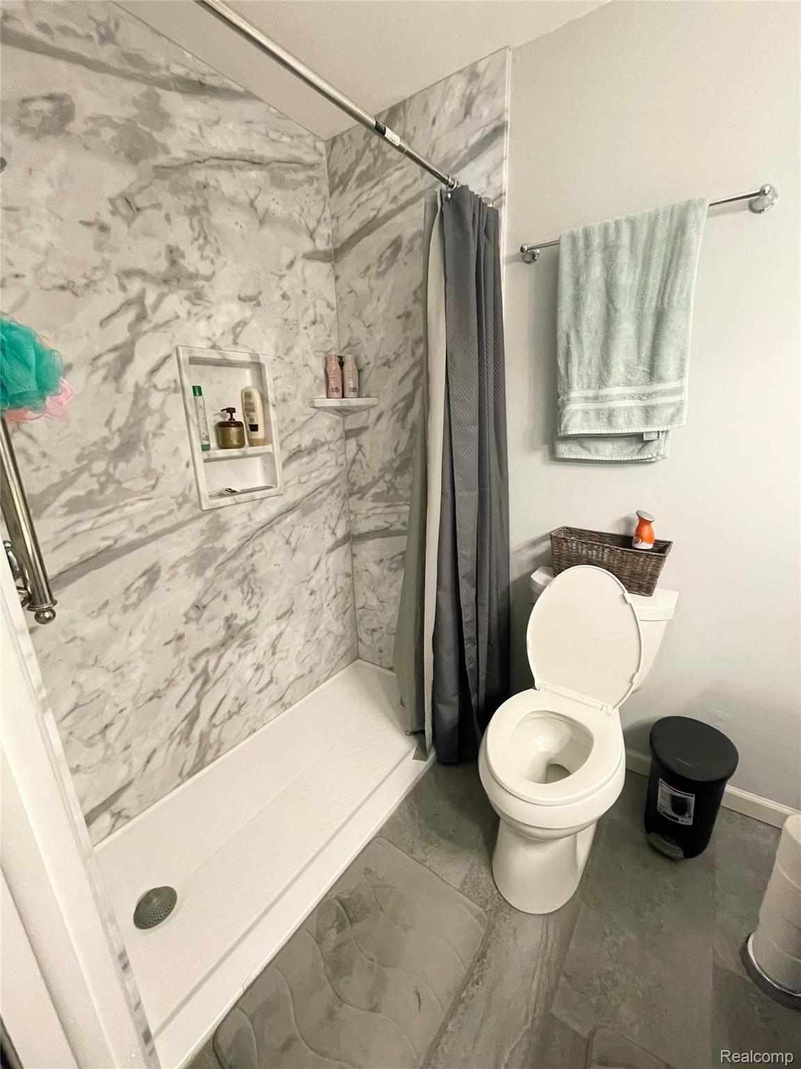 11972 Perry Place Grand Blanc, MI 48439 - Photo 10 of 13 Bathroom