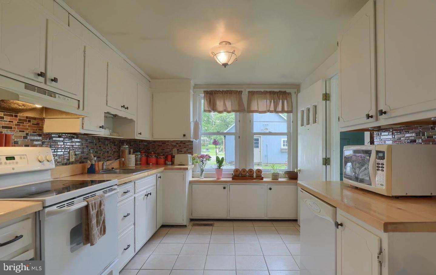 124 Akron Road Ephrata, PA 17522 - Photo 8 of 15 Gallery Image 8