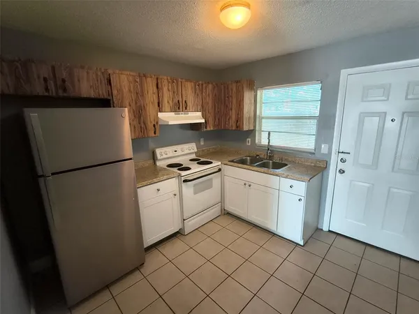 $1,195 | 321 South Adams Street, Unit 2, Daytona Beach, FL 32114