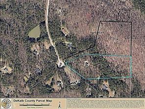 4406 Roundtree Lane Lithonia, GA 30038 - Photo 2 of 3 a black and white photo of a bathroom