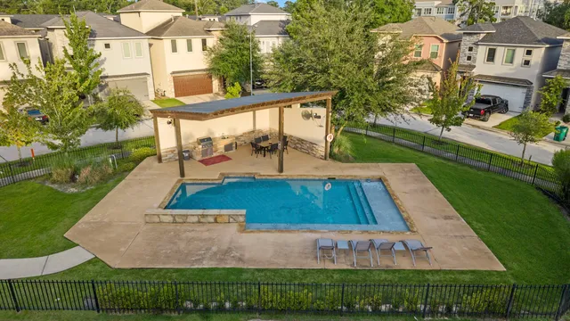 a view of an outdoor space