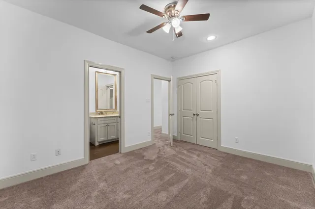 a view of a livingroom with a ceiling fan
