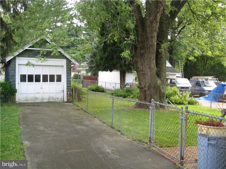 123 Sutton Road Ardmore, PA 19003 - Photo 4 of 13 Garage