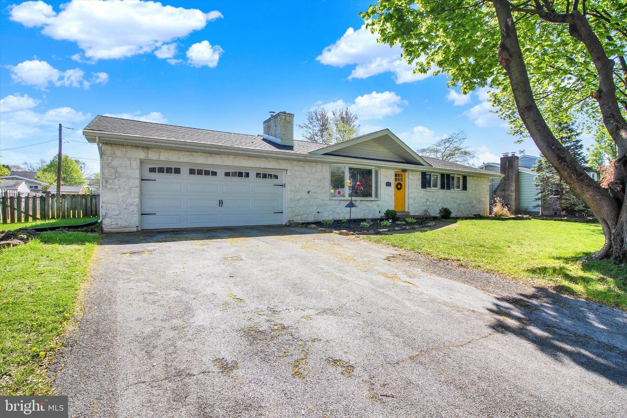 2640 Belaire Road Bethlehem, PA 18017 - Photo 3 of 26