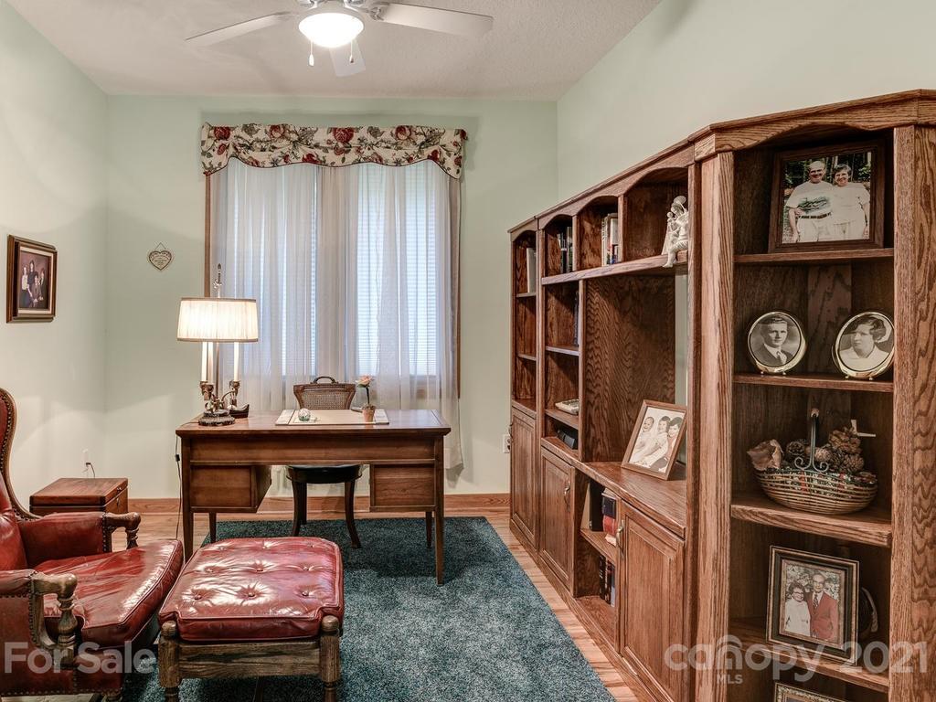 124 Hawk Ridge Asheville, NC 28804 - Photo 14 of 36 Gallery Image 14