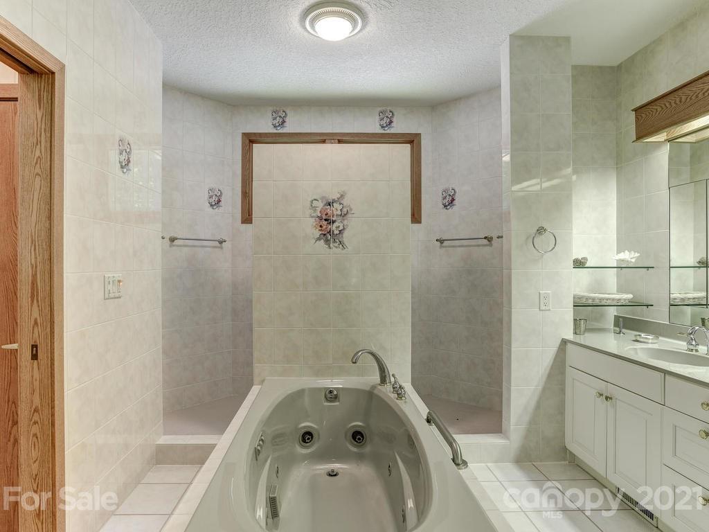 124 Hawk Ridge Asheville, NC 28804 - Photo 15 of 36 Gallery Image 15