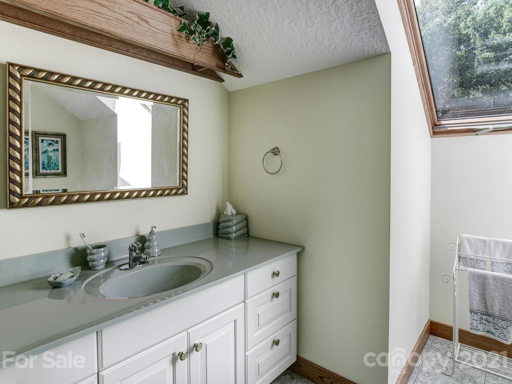124 Hawk Ridge Asheville, NC 28804 - Photo 20 of 36 Gallery Image 20