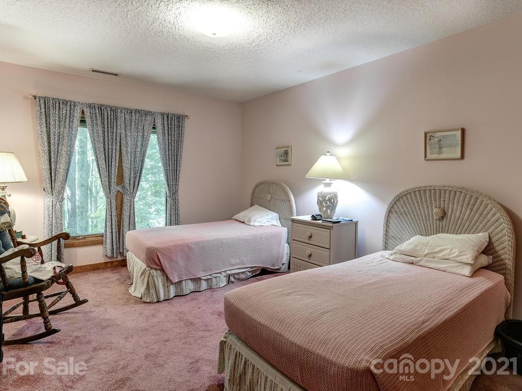 124 Hawk Ridge Asheville, NC 28804 - Photo 26 of 36 Gallery Image 26