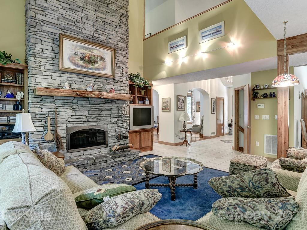 124 Hawk Ridge Asheville, NC 28804 - Photo 5 of 36 Gallery Image 5