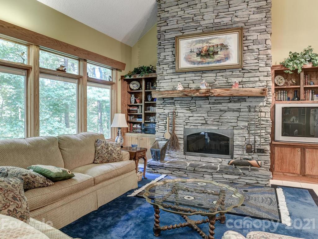 124 Hawk Ridge Asheville, NC 28804 - Photo 6 of 36 Gallery Image 6