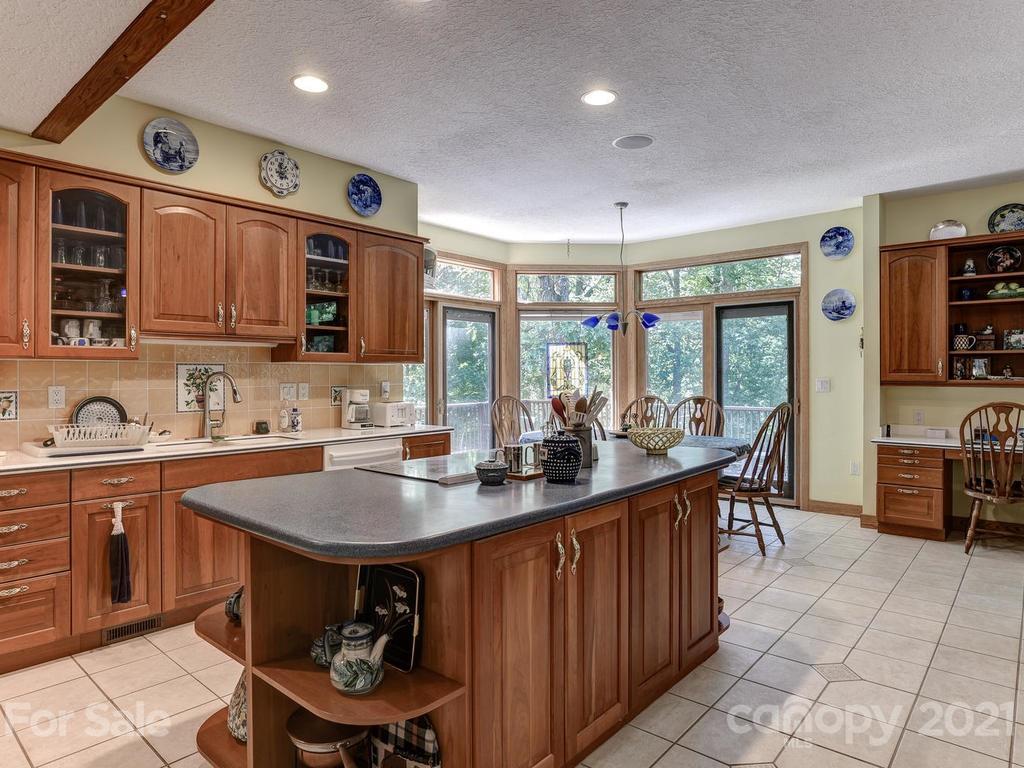 124 Hawk Ridge Asheville, NC 28804 - Photo 7 of 36 Gallery Image 7
