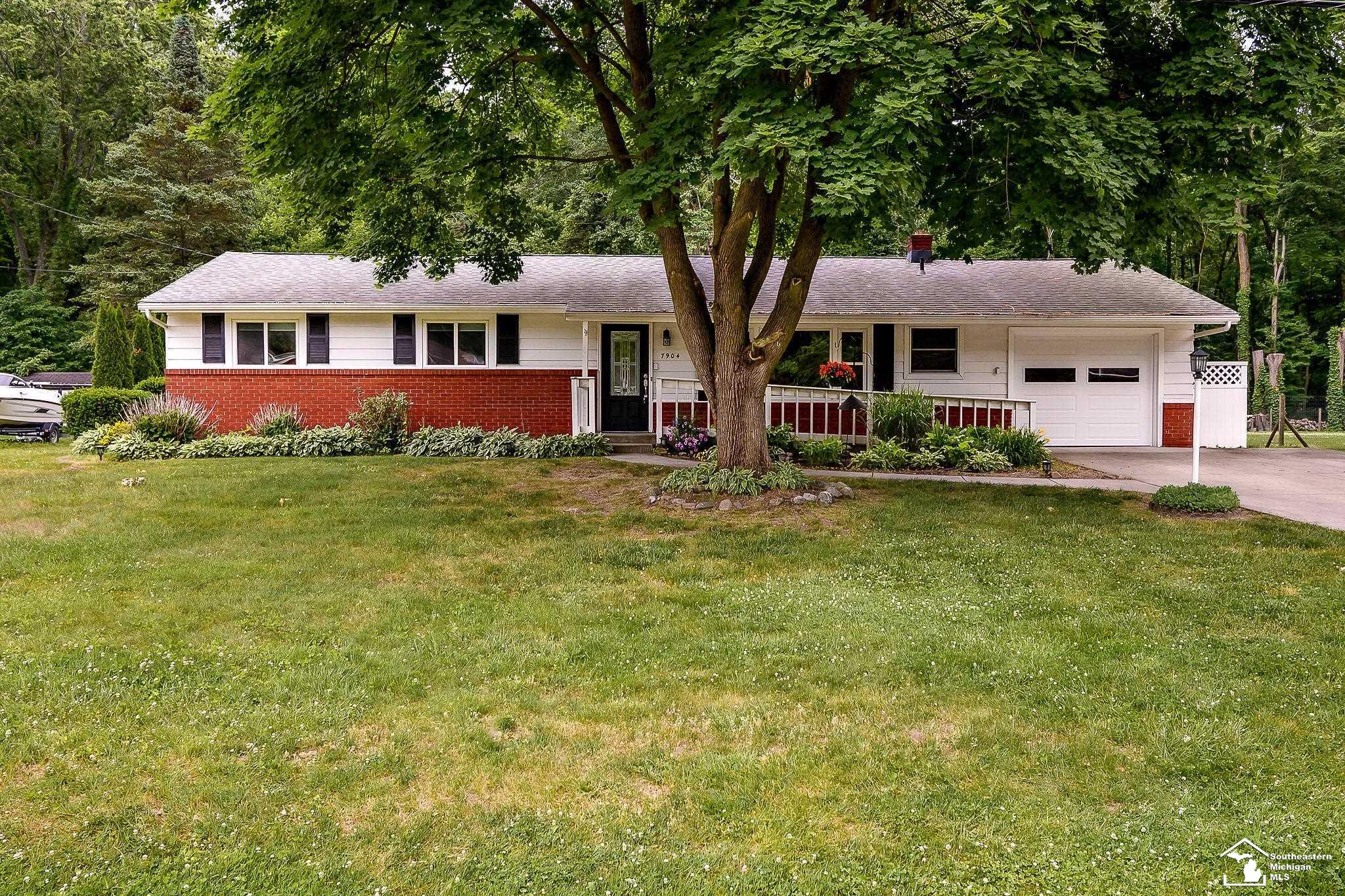 7904 Comanche Trail Temperance, MI 48182 - Photo 1 of 21