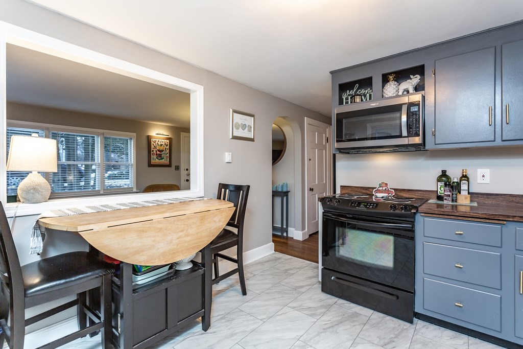 27 Sumner Road Weymouth, MA 02189 - Photo 4 of 21 Gallery Image 4
