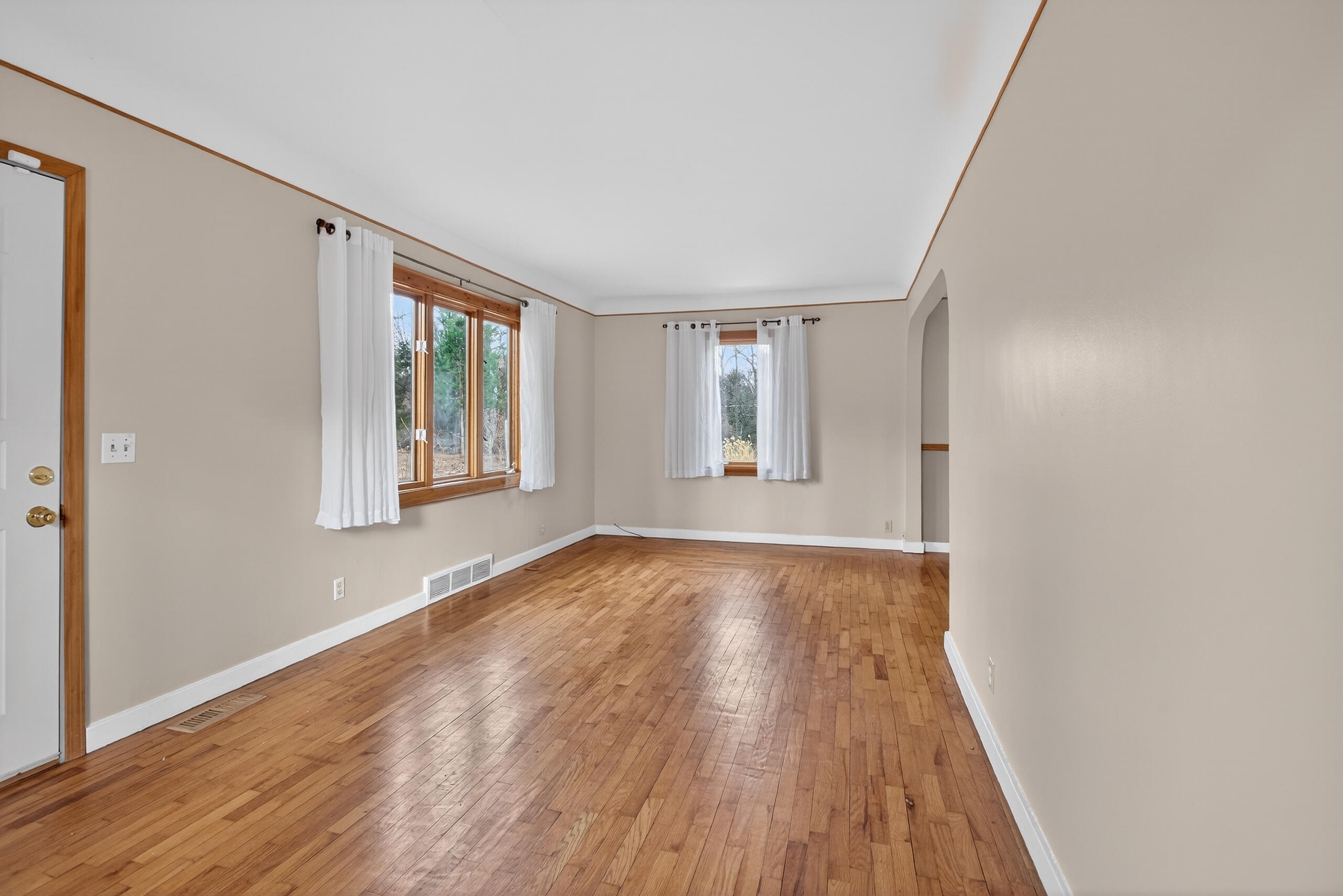 6246 Brooklyn Road Jackson, MI 49201 - Photo 8 of 72 Living Room