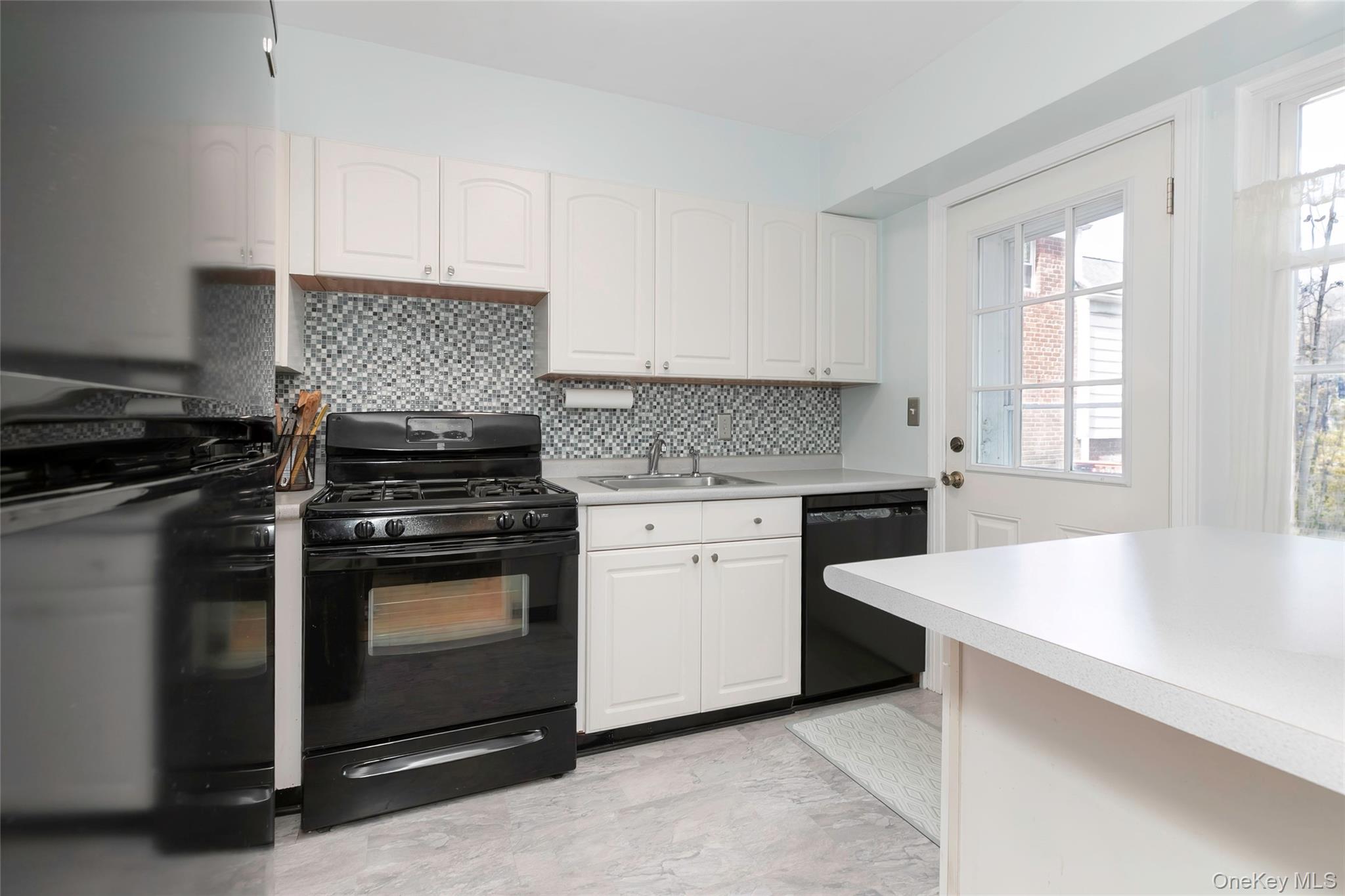 3 Peck Avenue, Unit 311B Rye, NY 10580 - Photo 9 of 20 Kitchen
