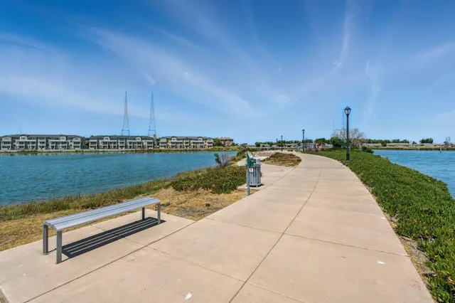 $1,170,000 | 636 Fan Tail Way, Unit 905, Redwood City, CA 94063