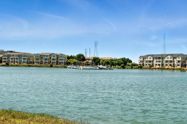 $1,170,000 | 636 Fan Tail Way, Unit 905, Redwood City, CA 94063