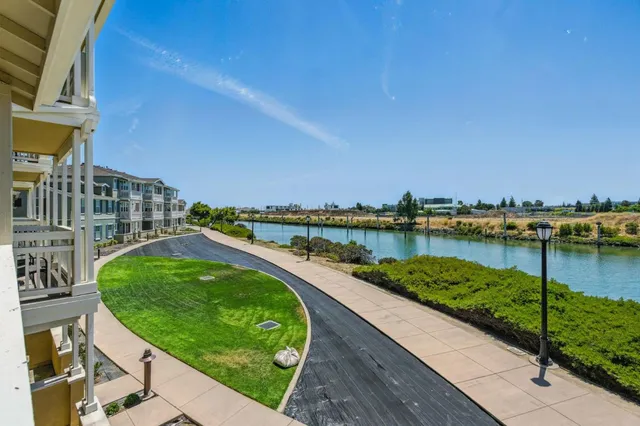 $1,170,000 | 636 Fan Tail Way, Unit 905, Redwood City, CA 94063