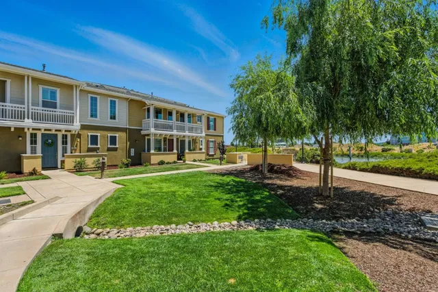 $1,170,000 | 636 Fan Tail Way, Unit 905, Redwood City, CA 94063