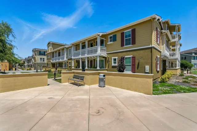 $1,170,000 | 636 Fan Tail Way, Unit 905, Redwood City, CA 94063